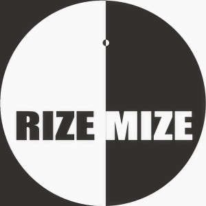 آهنگ ریزِ میزِ از بیدار زونو