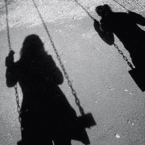 آهنگ سایه ها میشن پنهون از پَر