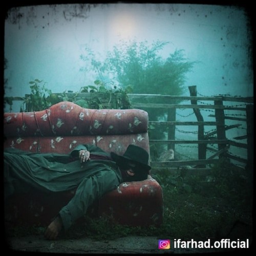 آهنگ زنده به گور از فرهاد